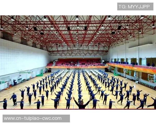 铁路工人热爱足球赛场上展现拼搏精神与团队合作魅力